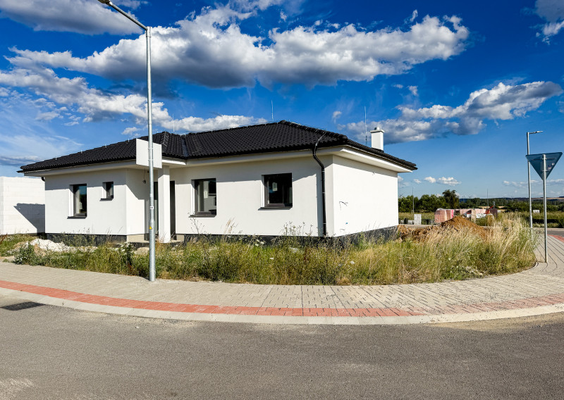 Novostavba RD, VÝCHODNÉ MOKRANCE, všetky IS, asfaltové cesty