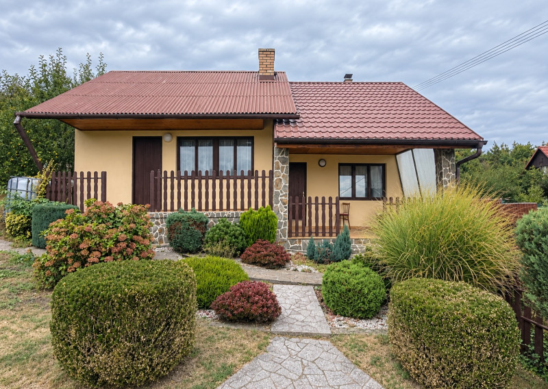 Chata v Baške len 6km od KE, pozemok s IS aj na výstavbu RD
