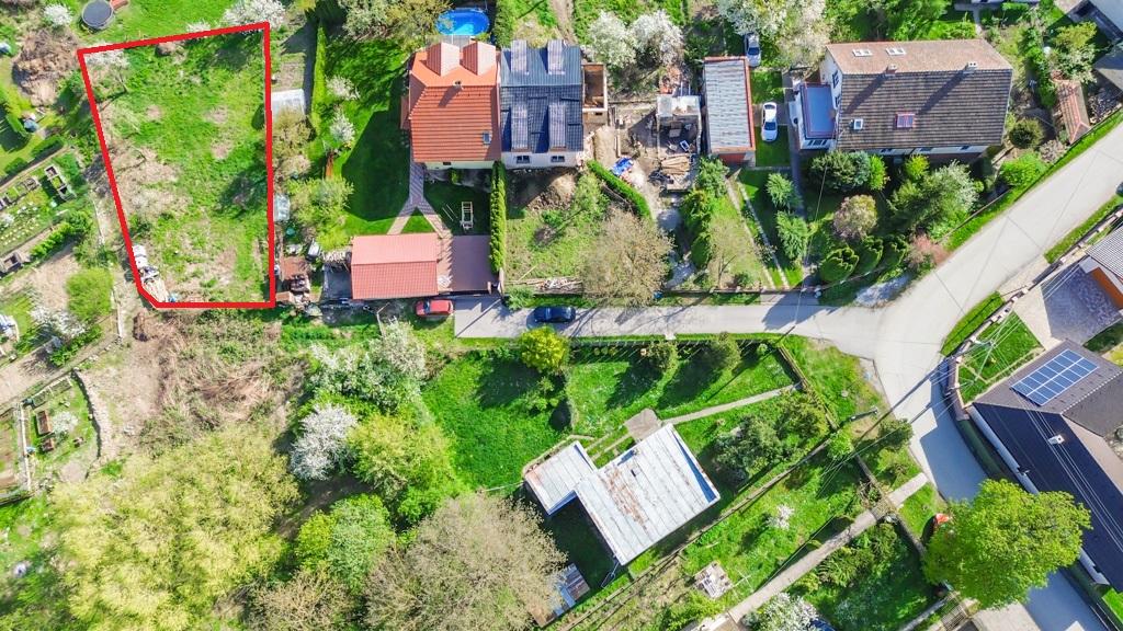 PREDANÉ - Pozemok Čaňa 600m2 , intravilán, IS k dispozícii