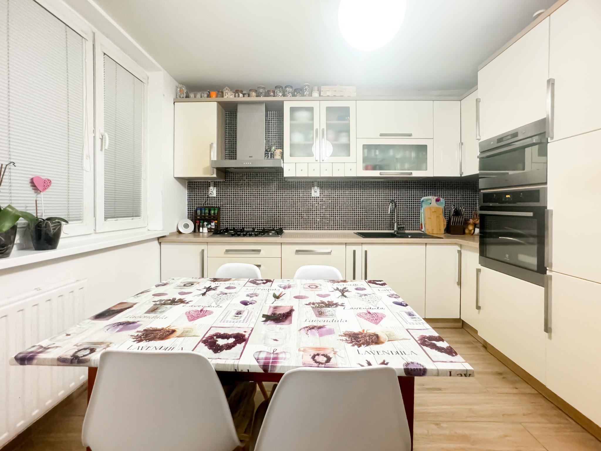 PREDANÉ - 3-izbový byt 82m2 + 2x loggia, po rekonštrukcii