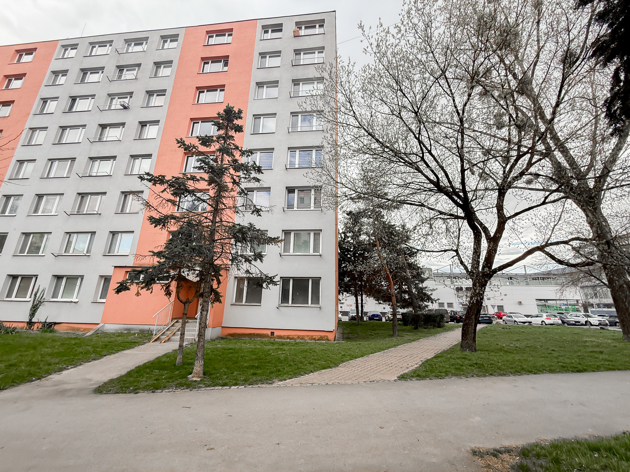 PREDANÉ - 1izbový byt, Košice - Západ, Laborecká ul., pri OC Galéria