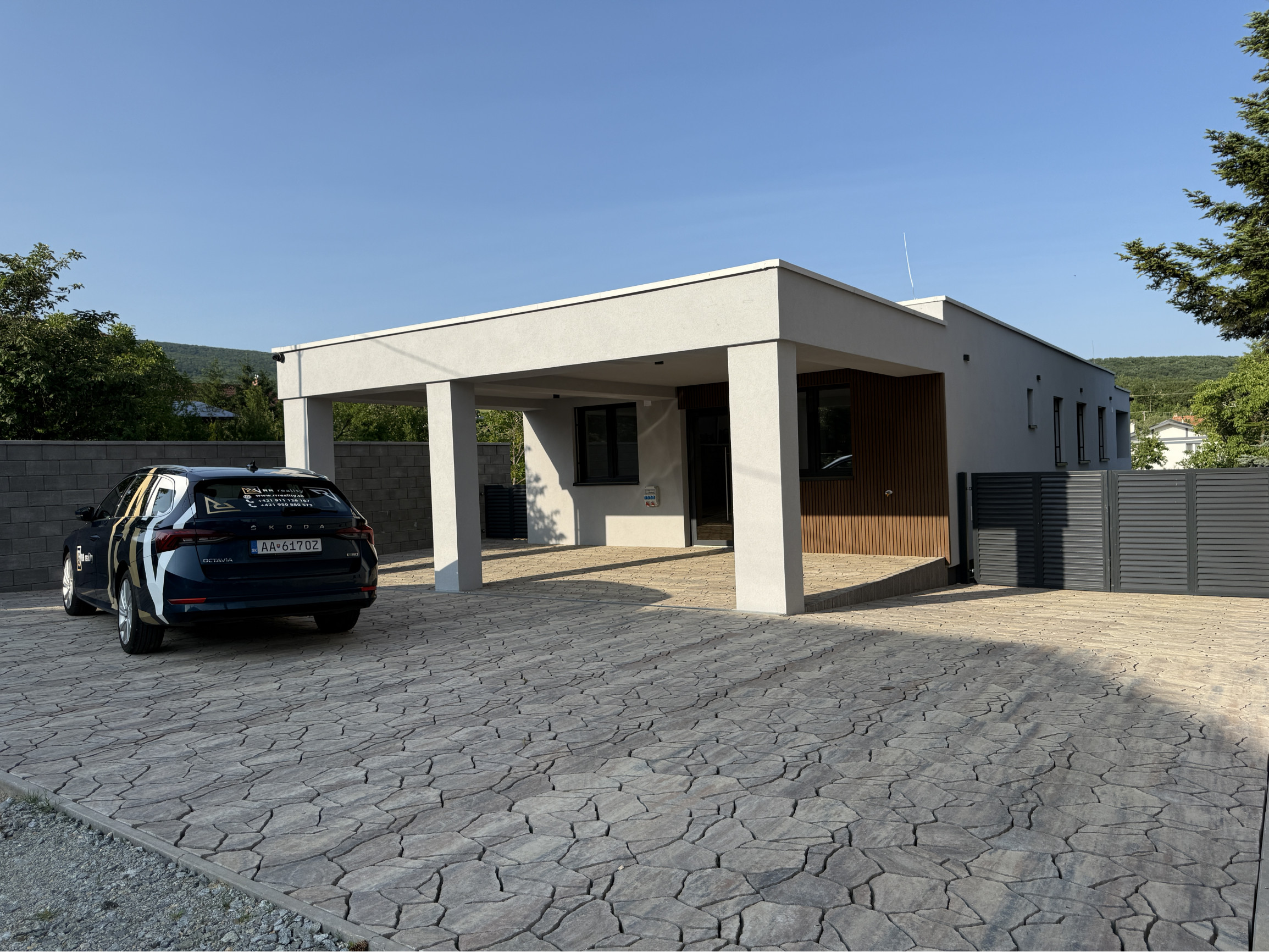 Luxusná moderná novostavba na kľúč - Nováčany 15 min od KE