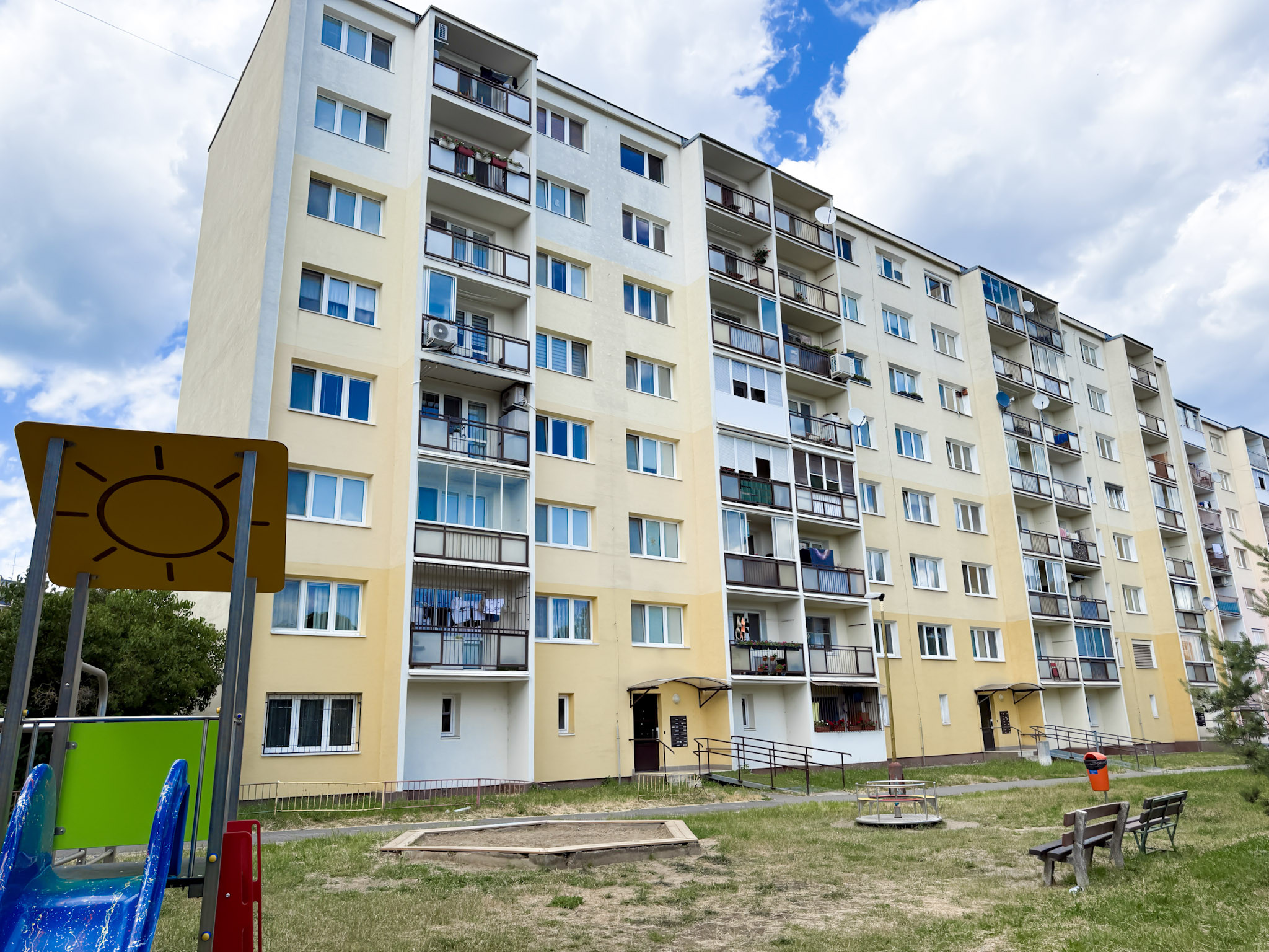 PREDANÉ - 4 izbový byt s loggiou, 82 m2, Terasa