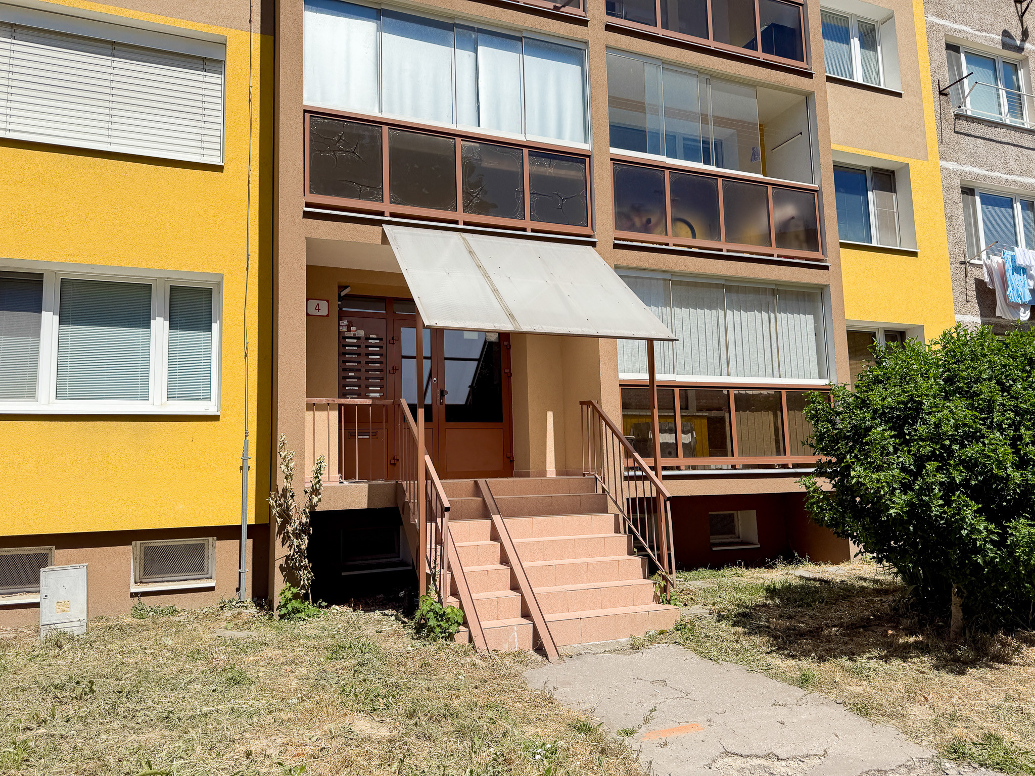 PREDANÉ - 3 izbový byt - Galaktická, pôvodný stav, 67m2