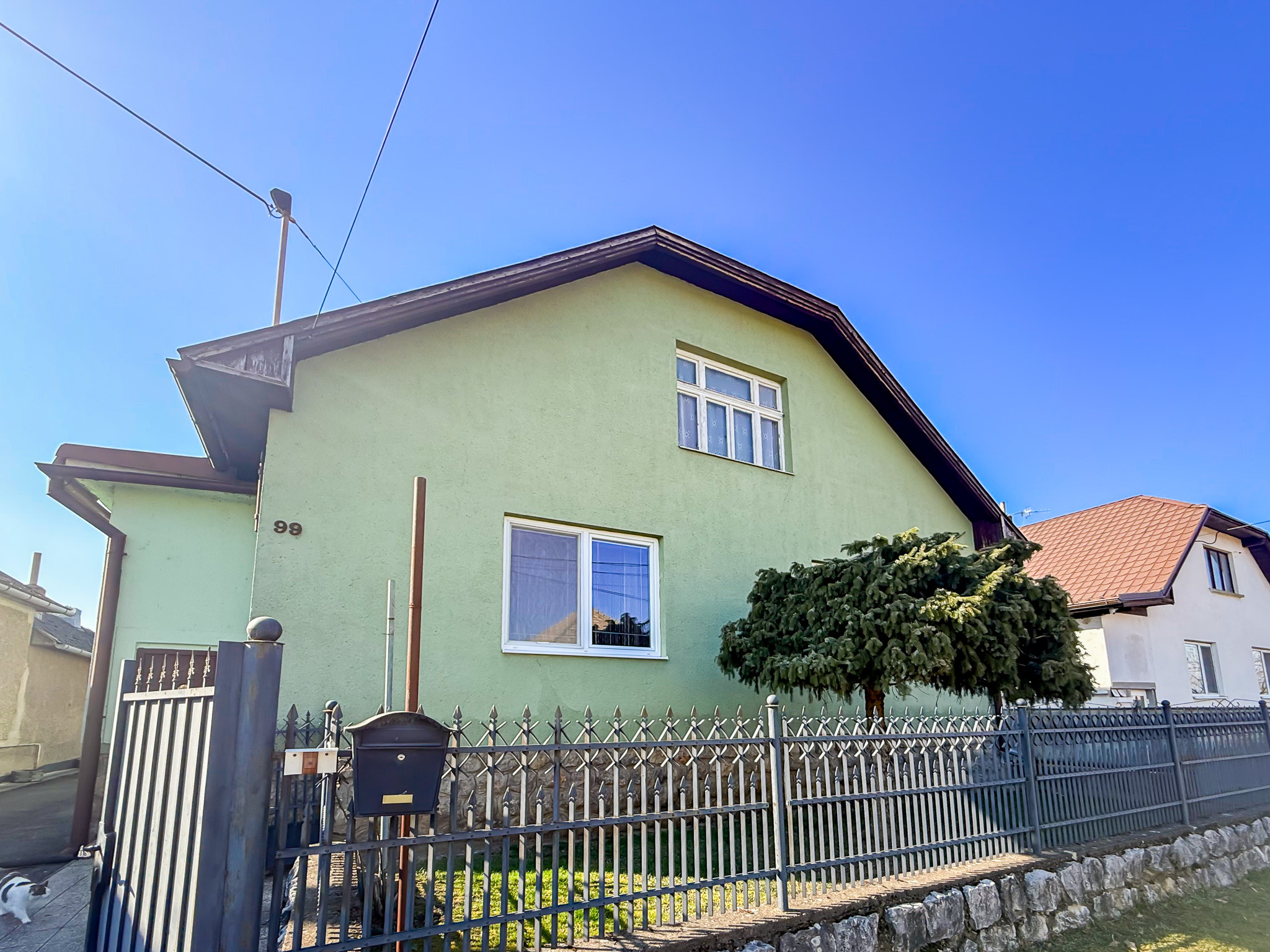 Na predaj rodinný dom v Moldave n.B. pre dve rodiny