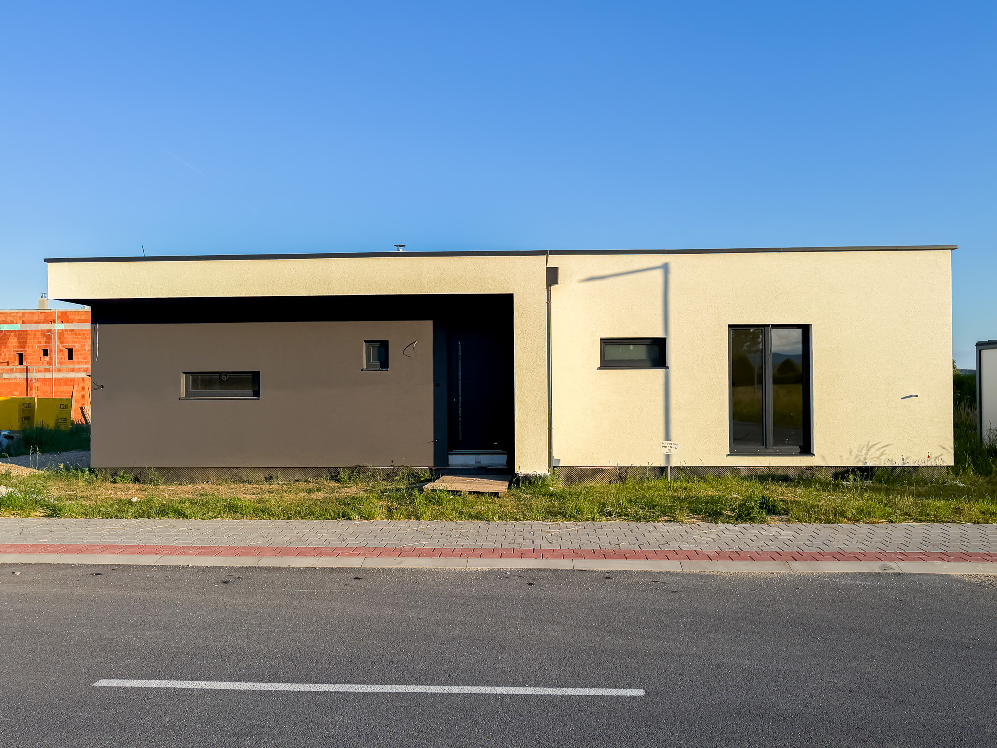 Moderná Novostavba, lokalita 20 min od Košíc, pozemok 671m2