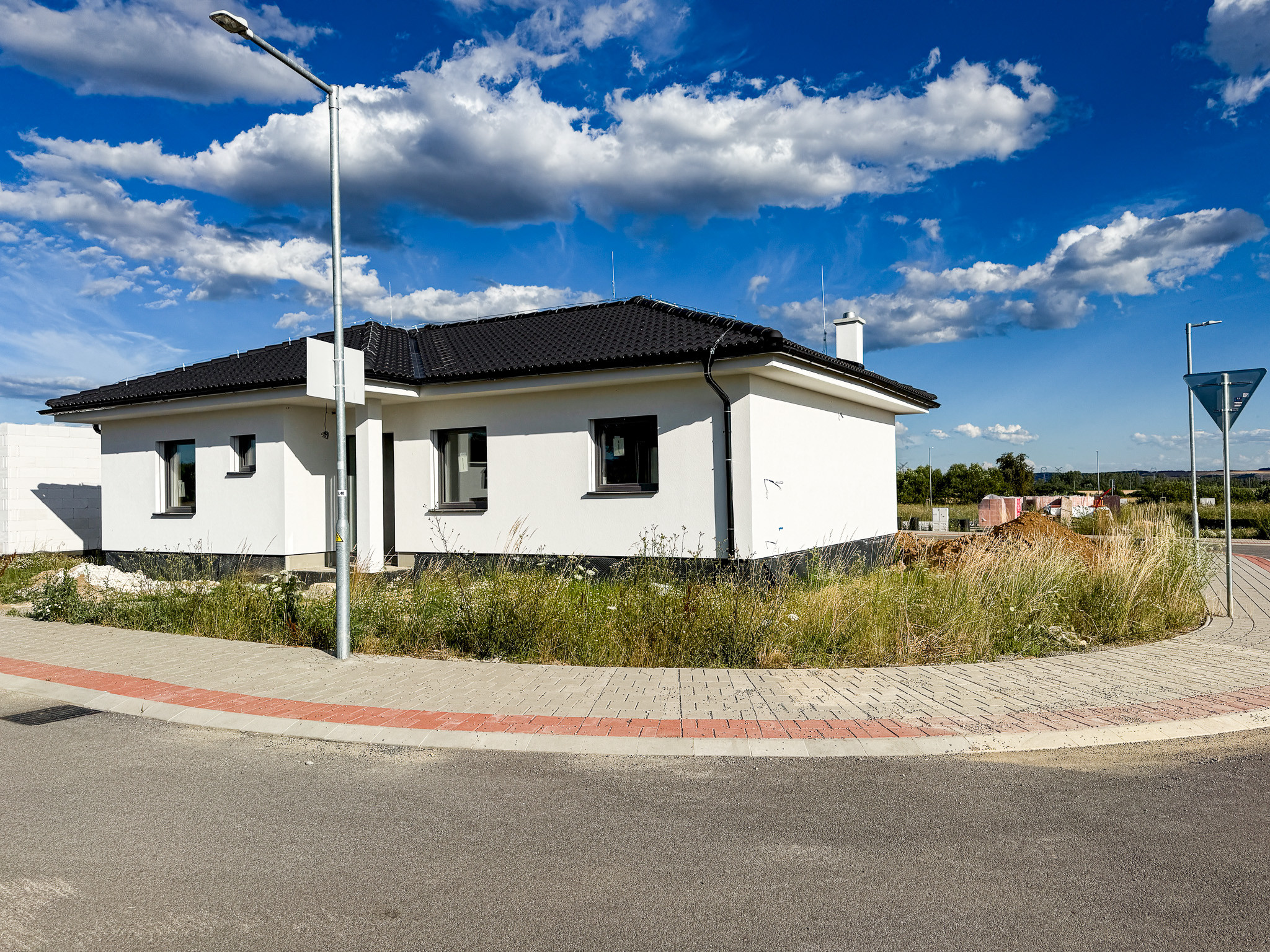 Novostavba RD, VÝCHODNÉ MOKRANCE, všetky IS, asfaltové cesty